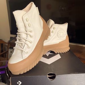 Ladies size 8/mens size 6 converse rubber bottom boot